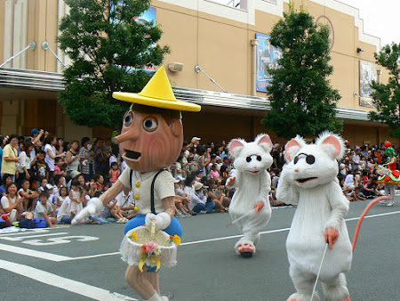 Imagini Universal Studios: Pinocchio si soriceii la Parada