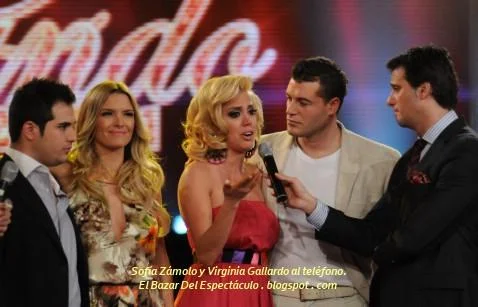 Sofía Zámolo y Virginia Gallardo al teléfono..JPG