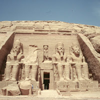 25.- Abú Simbel.Gran speo de Ramses II