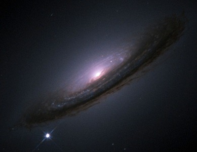 galáxia NGC 4526