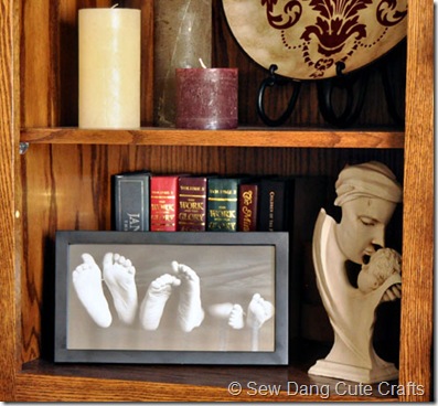 Picture-of-kids'-feet-in-bookshelf