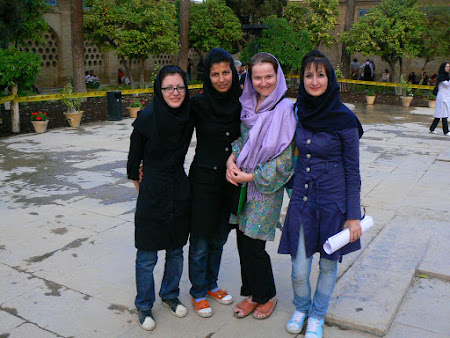 Poze in gradina lui Hafez din Shiraz Iran
