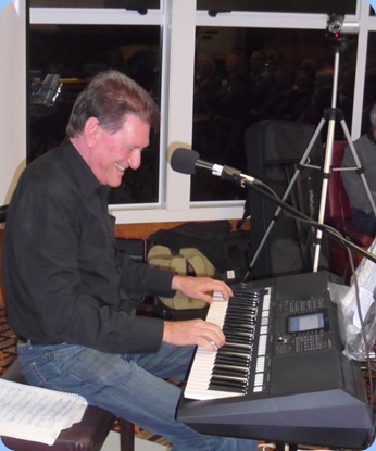 Guest artist, Murray Hancox playing the very latest Yamaha PSR-S950 keyboard. Murray is the Piano and Keyboard Manager for Atwaters MusicWorks in Auckland City.