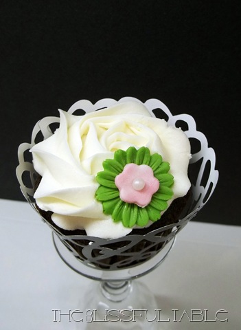 [cupcakes%2520with%2520flowers%2520013a%255B9%255D.jpg]