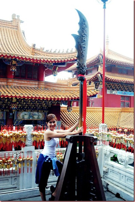 Giant sword at Wunwu temple