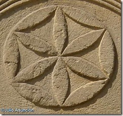 Símbolo solar - Estela romana de San Pedro de Lizarra