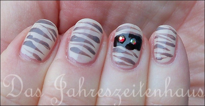 Halloween Nails Mumie 2