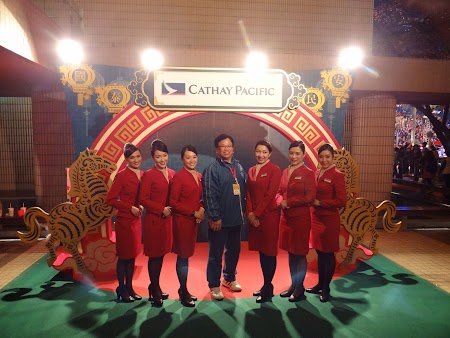 13. Stewardeze Cathay Pacific.JPG