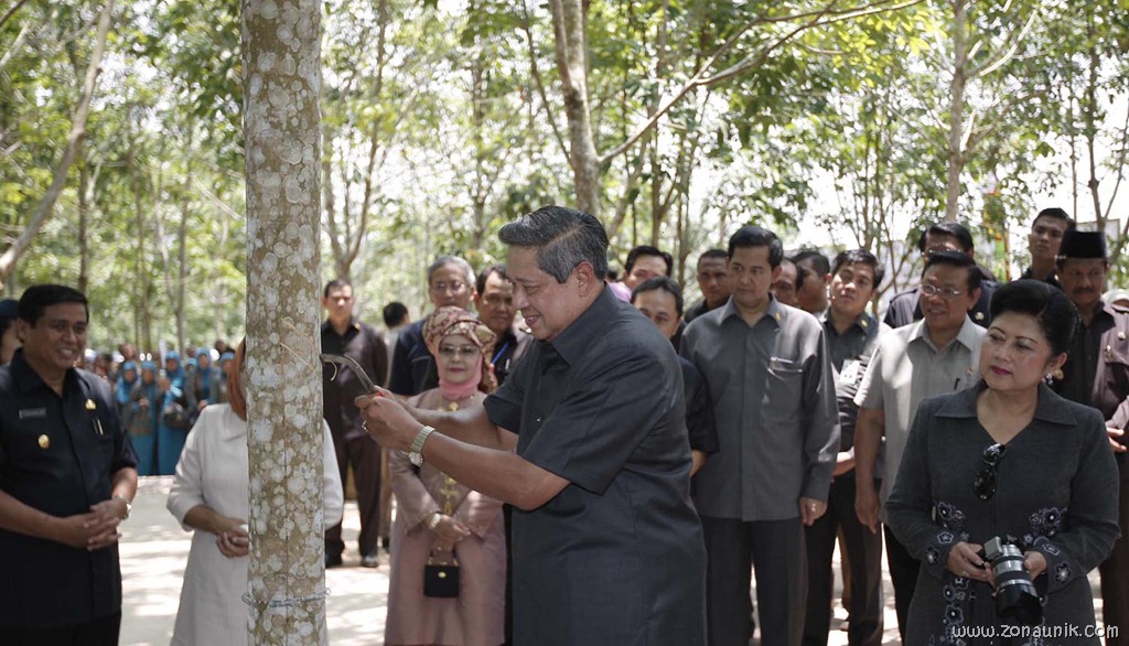 [foto%2520keseharian%2520Presiden%2520Indonesia%2520Susilo%2520Bambang%2520Yudhoyono%2520%252830%2529%255B4%255D.jpg]