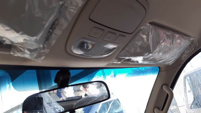Đèn trần trên xe Hyundai Porter 1,5 tấn bố trí tiện lợi