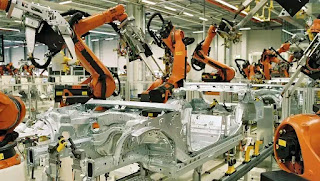 Xe hơi BMW được các “cánh tay robot” của KUKA lắp ráp. Xe hơi BMW được các “cánh tay robot” của KUKA lắp ráp.