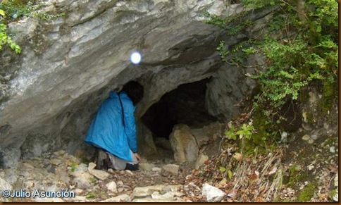 Boca de acceso a la cueva de los Moros - Navascués
