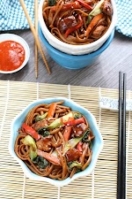 Slow Cooker Chicken Lo Mein {Crockpot} @LifeMadeSweeter.jpg