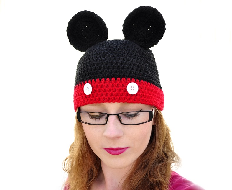 Mickey mouse hat fashion blogger