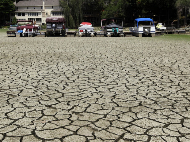 Boats sit on the dry, cracked bottom in a dry cove at Morse Reservoir in Noblesville, Indiana, 16 July 2012. Michael Conroy / AP Photo