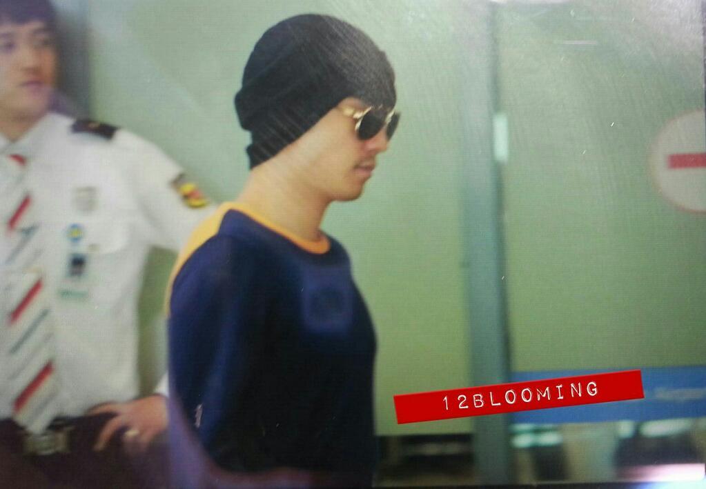 Seung Ri - Incheon Airport - 26may2013 - 07.jpg