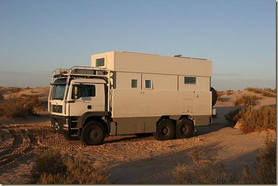 Traverser le désert en camion UNICAT TGA 6 × 6 (3)