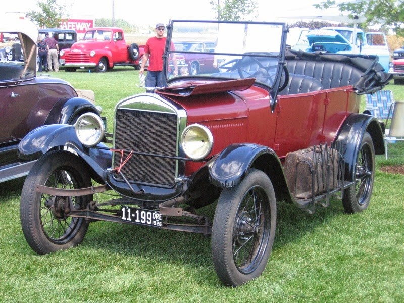 [IMG_8085-1926-Ford-Model-T-Touring-C%255B1%255D.jpg]