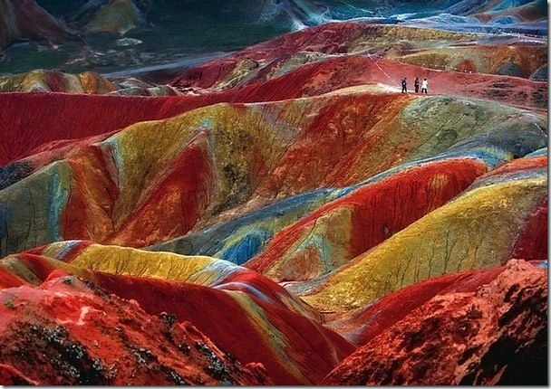 中國甘肅的丹霞奇景，這是真的自然景象。