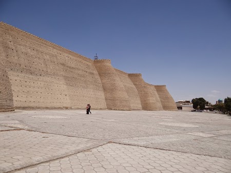 22. Zidurile cetatii Bukhara.JPG