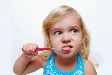 girl-brushing-teeth1