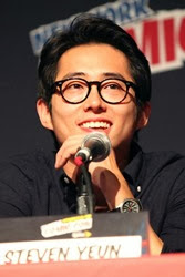 Steven Yeun New York Comic Con Walking Dead OcATJfIuUk2l