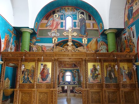 19. Altar biserica Iordan.JPG