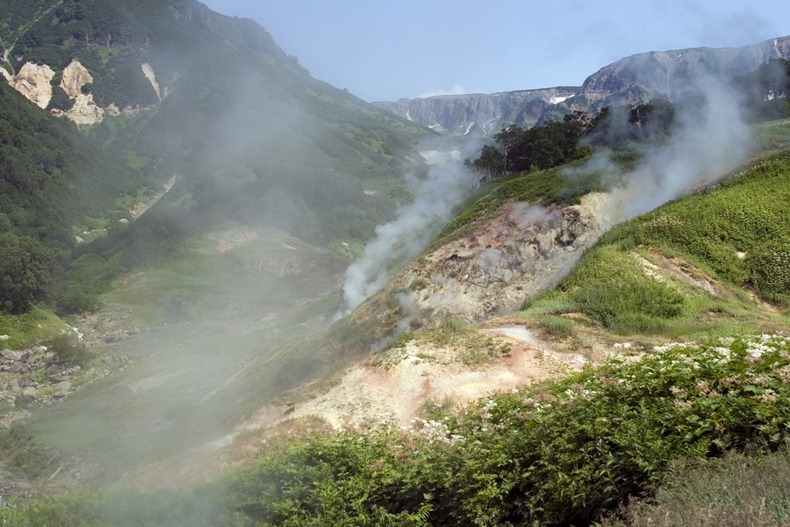 valley-of-geysers-9