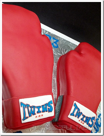 boxing gloves cake 016a