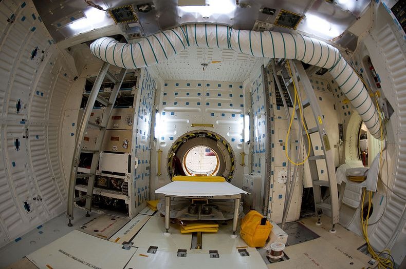 endeavour-flight-deck-7