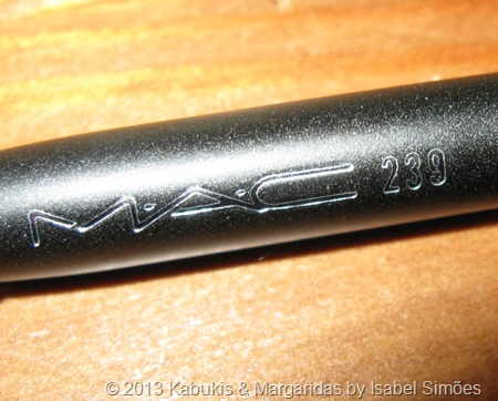 MAC # 239 Eye Shader Brush