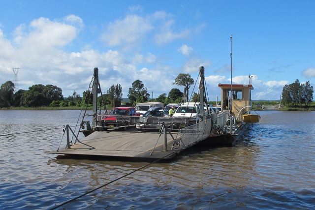 2011.04.08 at 09h30m10s Clarence River Ferry