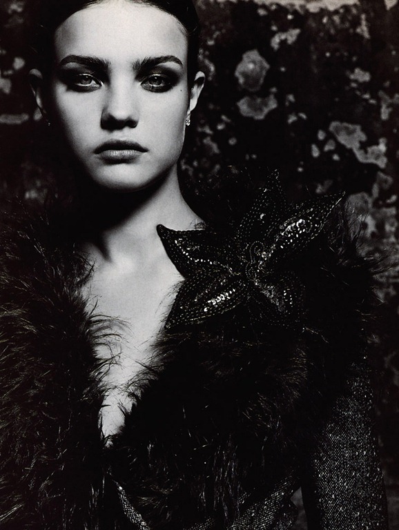 [marie%252Bclaire%252Baustralia%252Bmarch2001%252Bvodianova-10%255B5%255D.jpg]