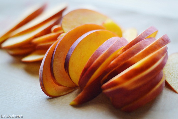 sliced peaches