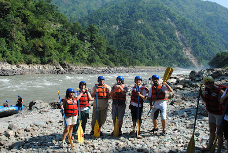 Rafting Nepal: echipa casti albastre