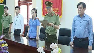 Vụ việc tiêu cực, gian lận thi cử ở Sơn La đến nay vẫn chưa giải quyết xong. Vụ việc tiêu cực, gian lận thi cử ở Sơn La đến nay vẫn chưa giải quyết xong.