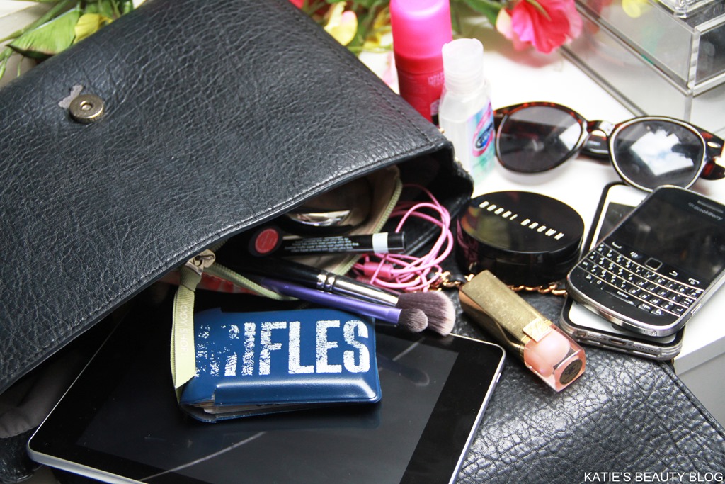 [WHATSINMYBAG%255B4%255D.jpg]