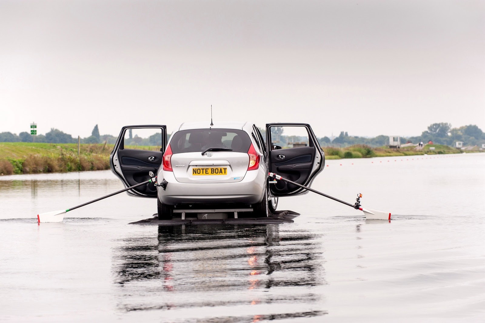 [Nissan-Note-Boat-8%255B2%255D.jpg]