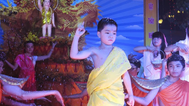  Đêm văn nghệ cúng dường Đại lễ Ph�t đản PL 2557