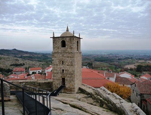 Portugal -Castelo Novo - castelo - torre do relógio -Glória Ishizaka