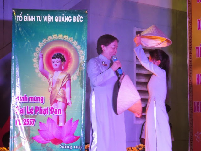  Đêm văn nghệ cúng dường Đại lễ Ph�t đản PL 2557