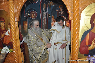 МИТРОПОЛИТ АМФИЛОХИЈЕ И УМИРОВЉЕНИ ЕПИСКОП АТАНАСИЈЕ СЛУЖИЛИ У ЈОВАН ДОЛУ
