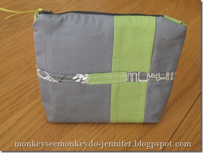 zipper pouch with interfacing and quilted strip (7)
