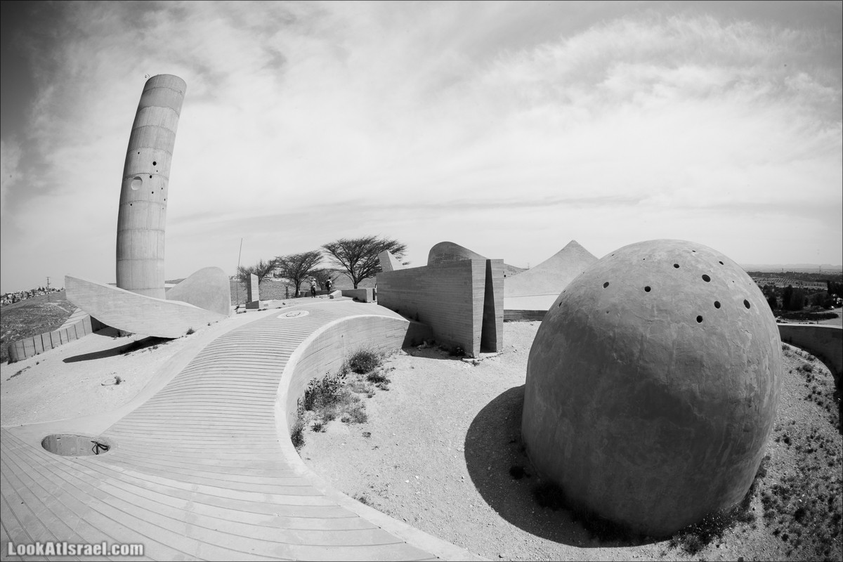 Мемориал бригаде Негев | Monument to the Negev Brigade | אנדרטת חטיבת הנגב | LookAtIsrael.com - Фото путешествия по Израилю