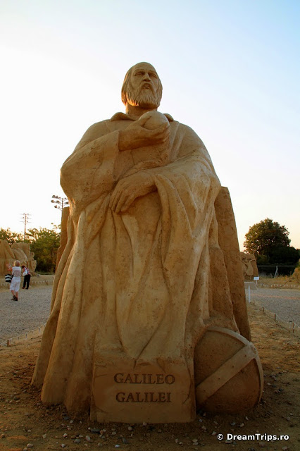 sculpturi nisip Burgas Galileo Galilei.JPG