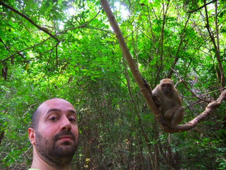 con un mono en Erawan