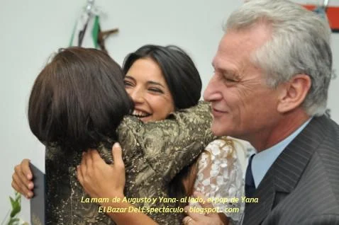 La mamde Augusto y Yana- al lado, el pape Yana.JPG