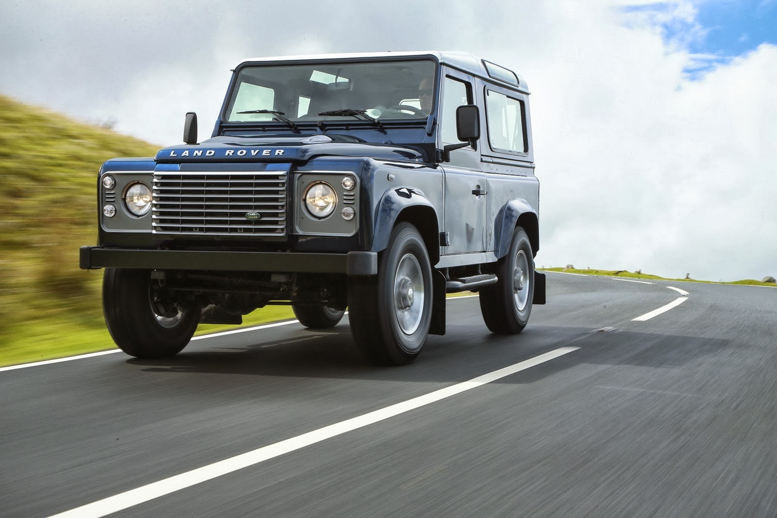 [Land-Rover-Defender-4%255B2%255D.jpg]