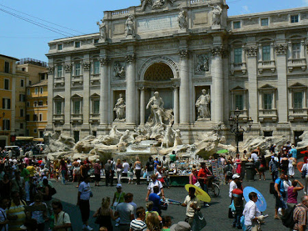 2. Fontana di Trevi Roma.JPG