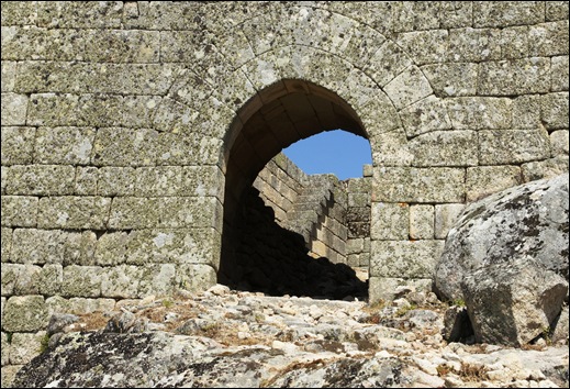 Marialva - Glória Ishizaka -  porta de entrada do castelo 1